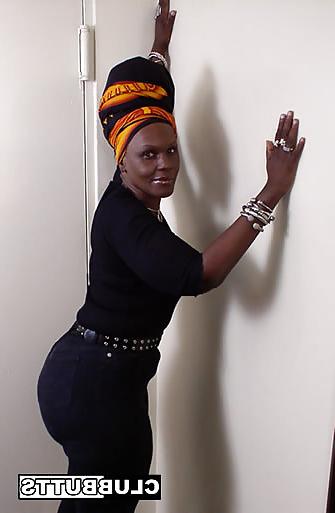 23P Big booty mama Isis
