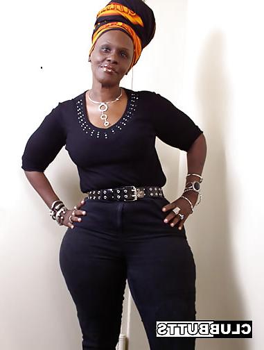 23P Big booty mama Isis