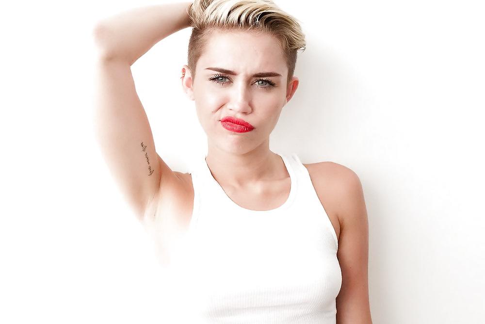 16P Miley cyrus naked pics from wrecking ball video