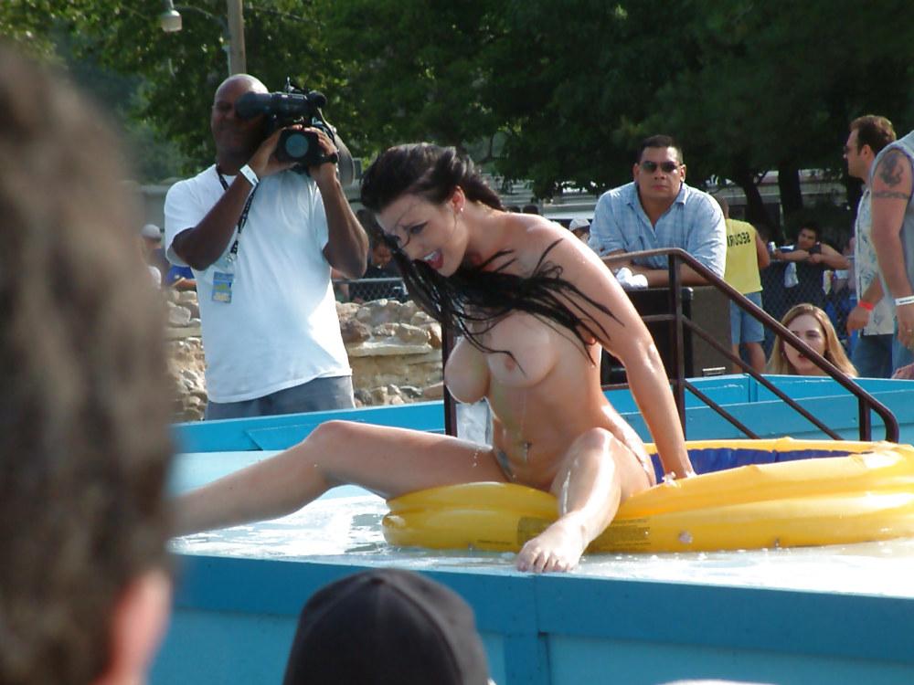 25P Some babe nude on the beach mixed