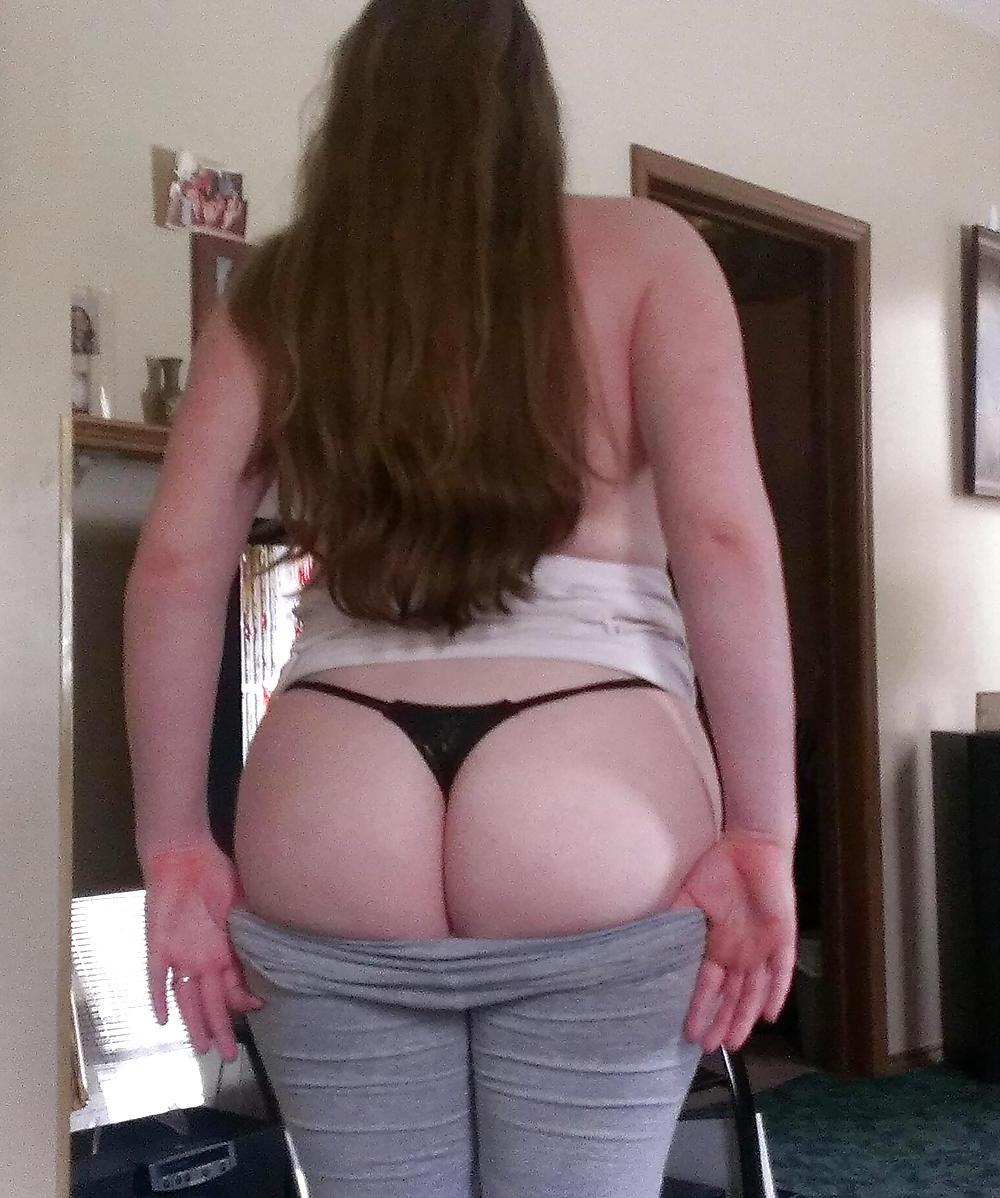 19P Teen gf's booty in yoga pants showing tits pussy ass