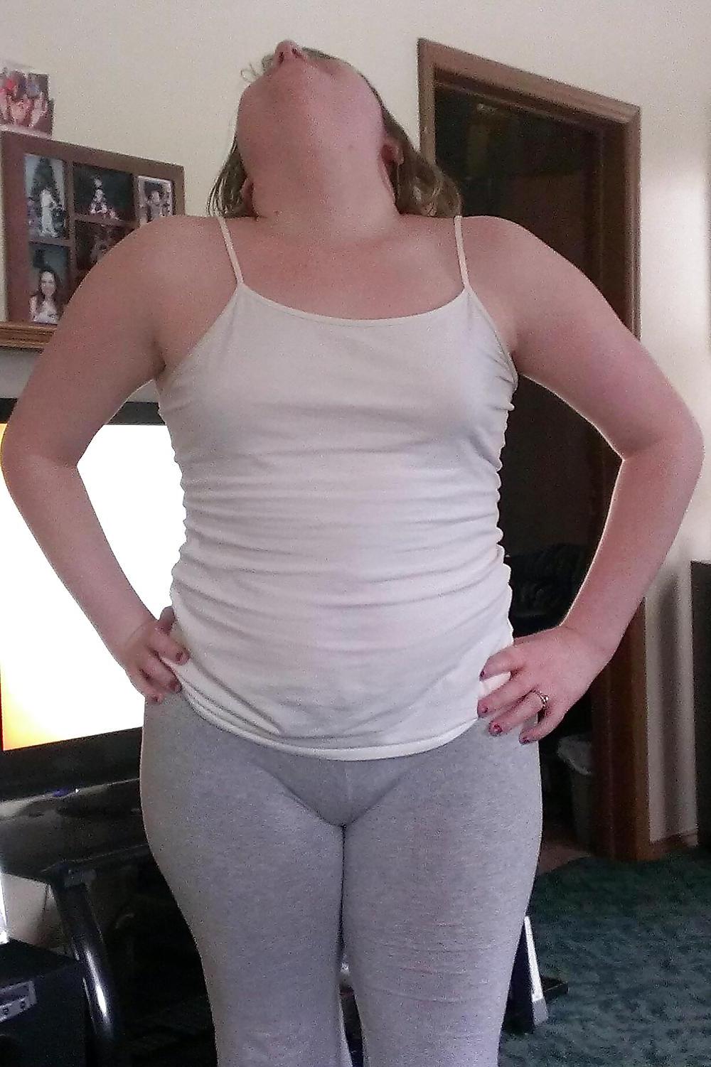 19P Teen gf's booty in yoga pants showing tits pussy ass