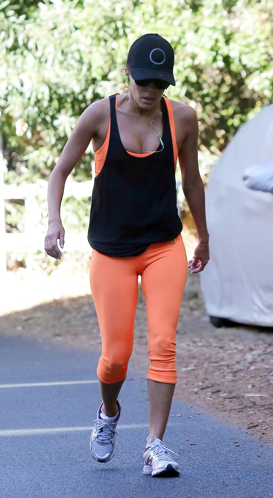 18P Eva Longoria - Booty In Leggings!