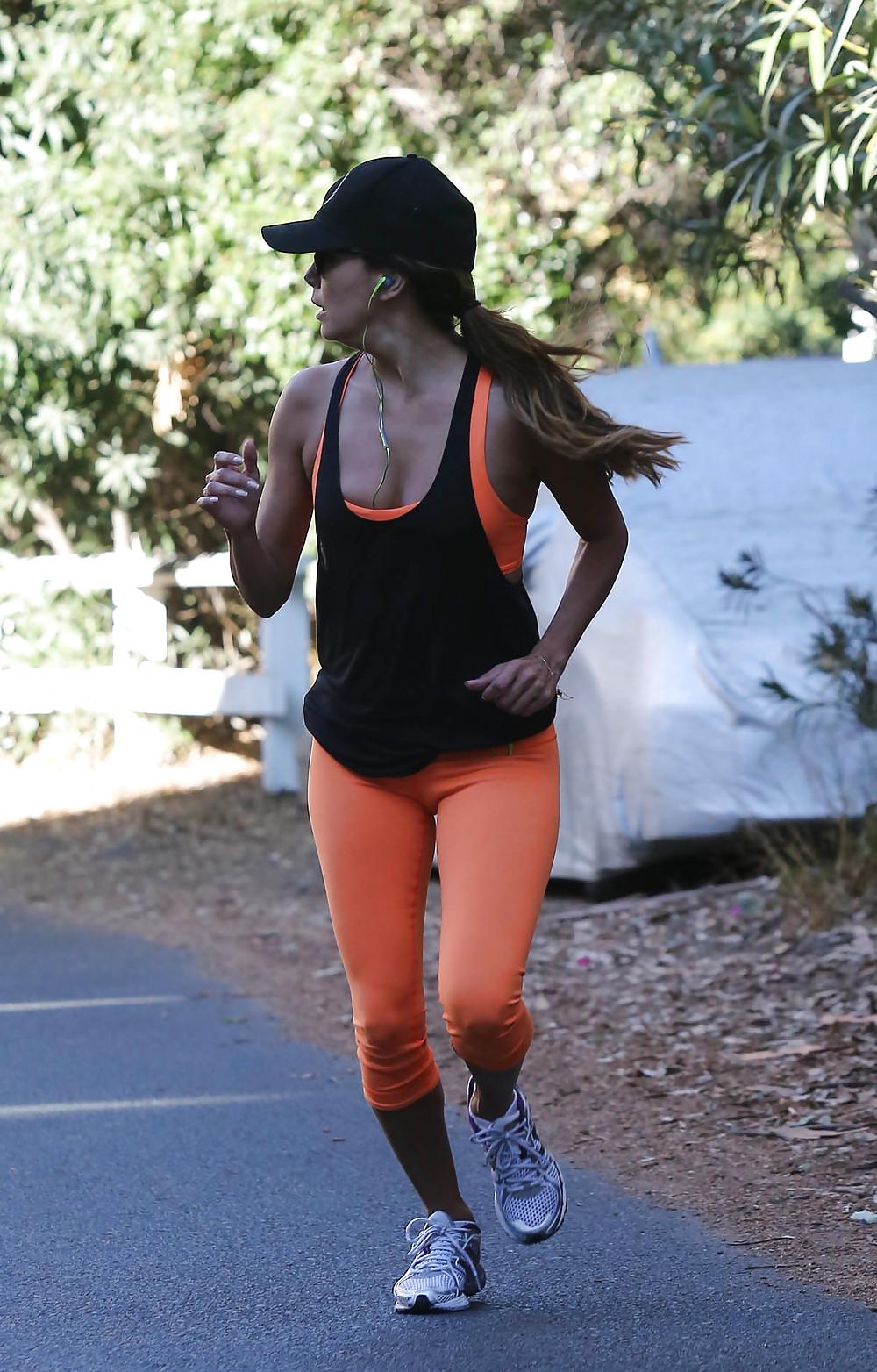 18P Eva Longoria - Booty In Leggings!