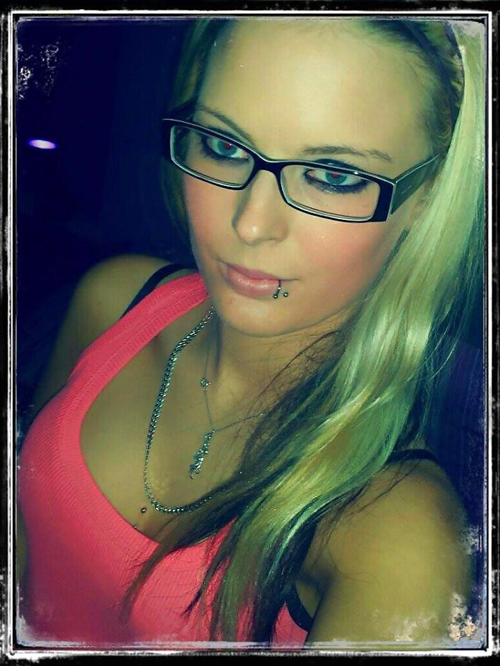 25P Sexy german young girls please comment