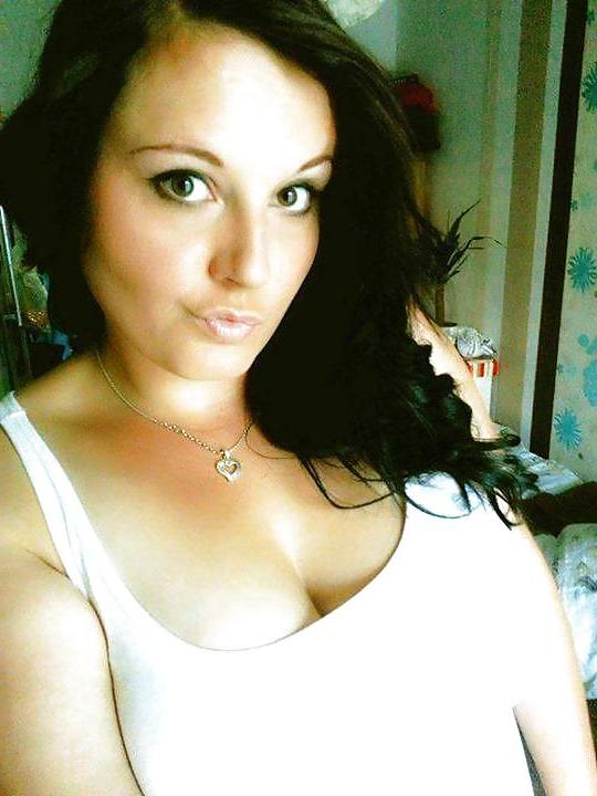 25P Sexy german young girls please comment