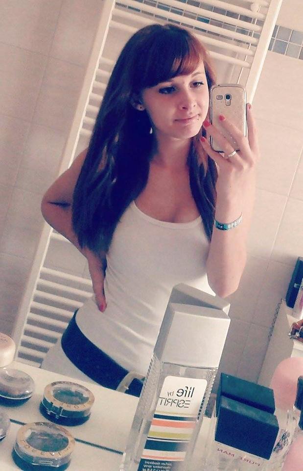 25P Sexy german young girls please comment