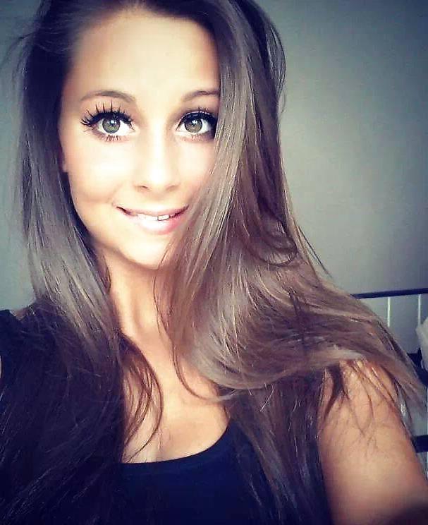 25P Sexy german young girls please comment