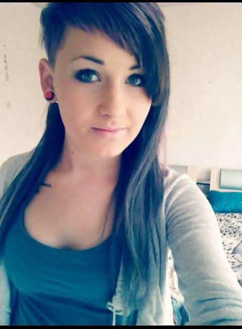 25P Sexy german young girls please comment