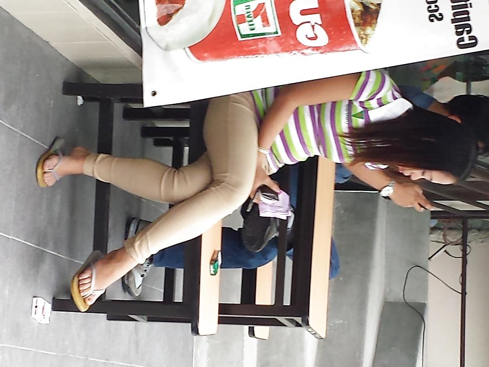 6P Pinay Real Estate Agent With Nice Feet