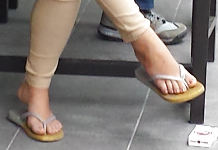 6P Pinay Real Estate Agent With Nice Feet