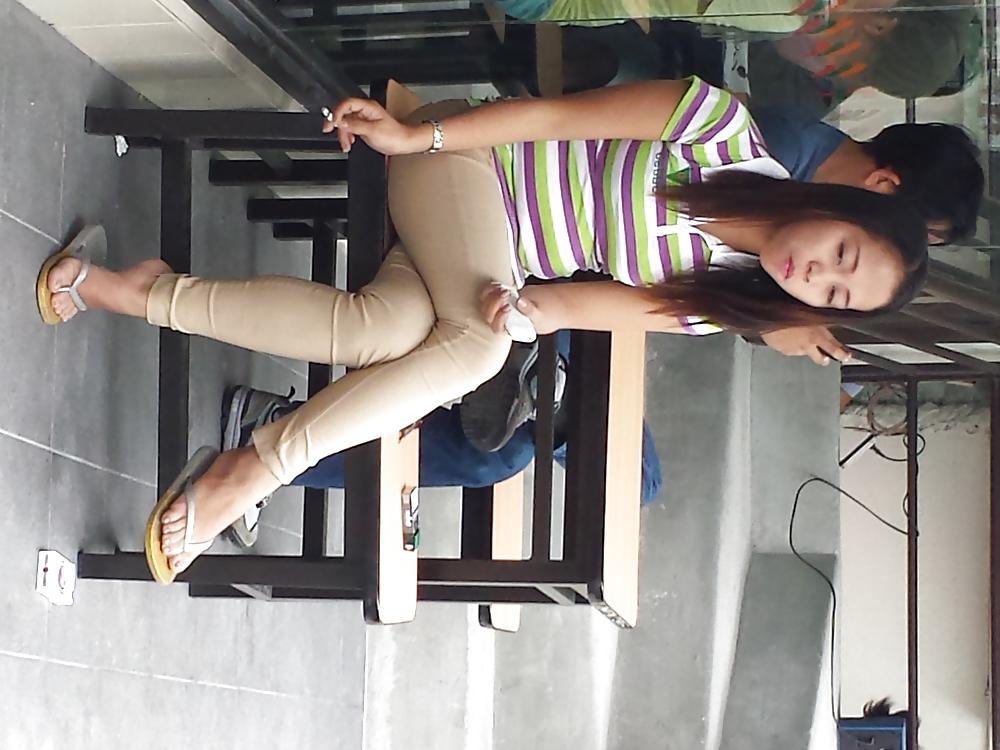 6P Pinay Real Estate Agent With Nice Feet