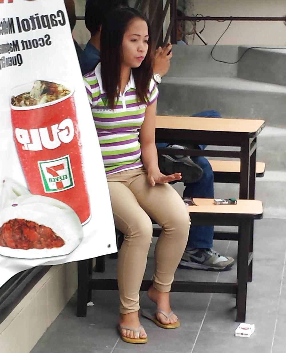 6P Pinay Real Estate Agent With Nice Feet