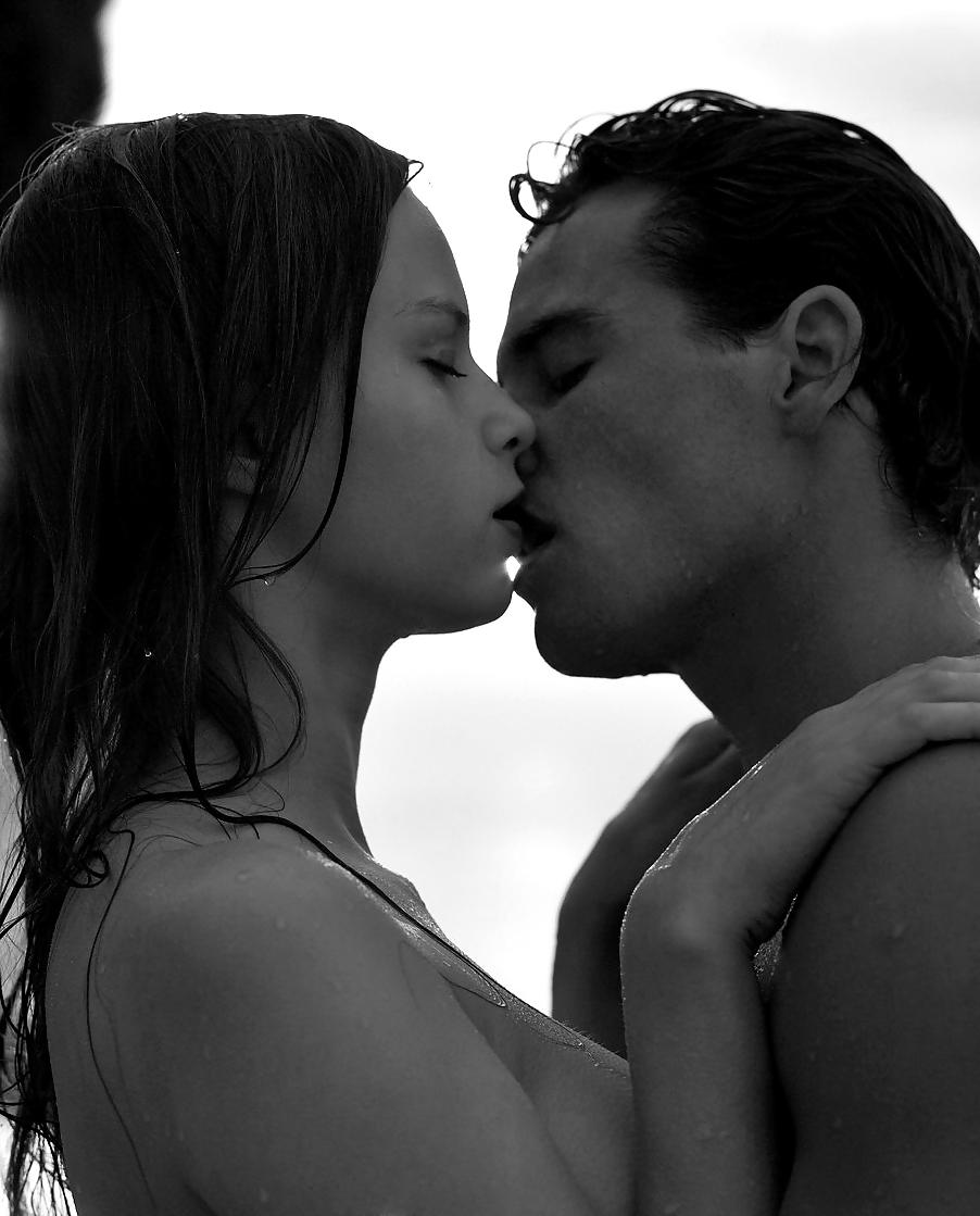 25P Erotic Sensual Kisses in Black&White - Session 6