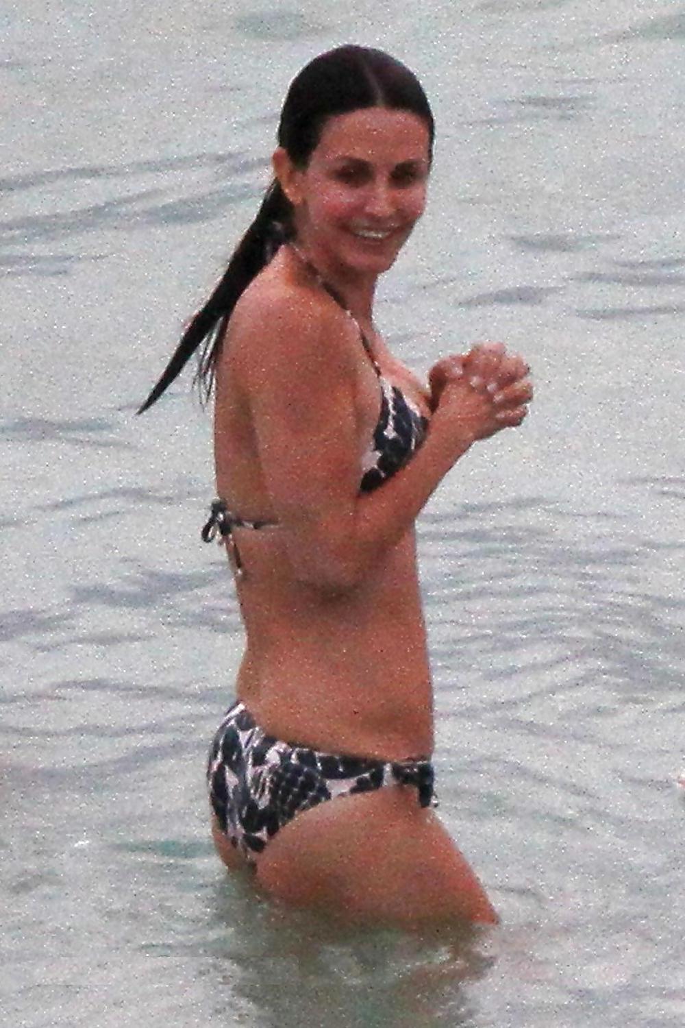 25P Courteney Cox mega collection 