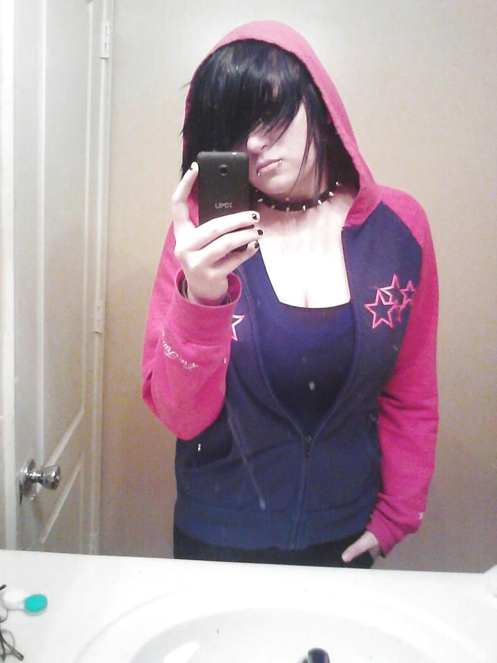 12P Emo Facebook Teen Julie