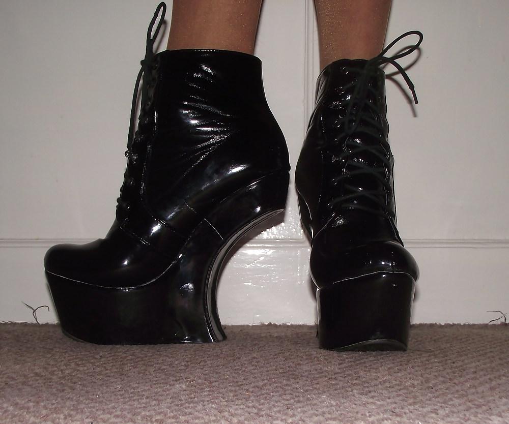 4P Heelless ankle boots