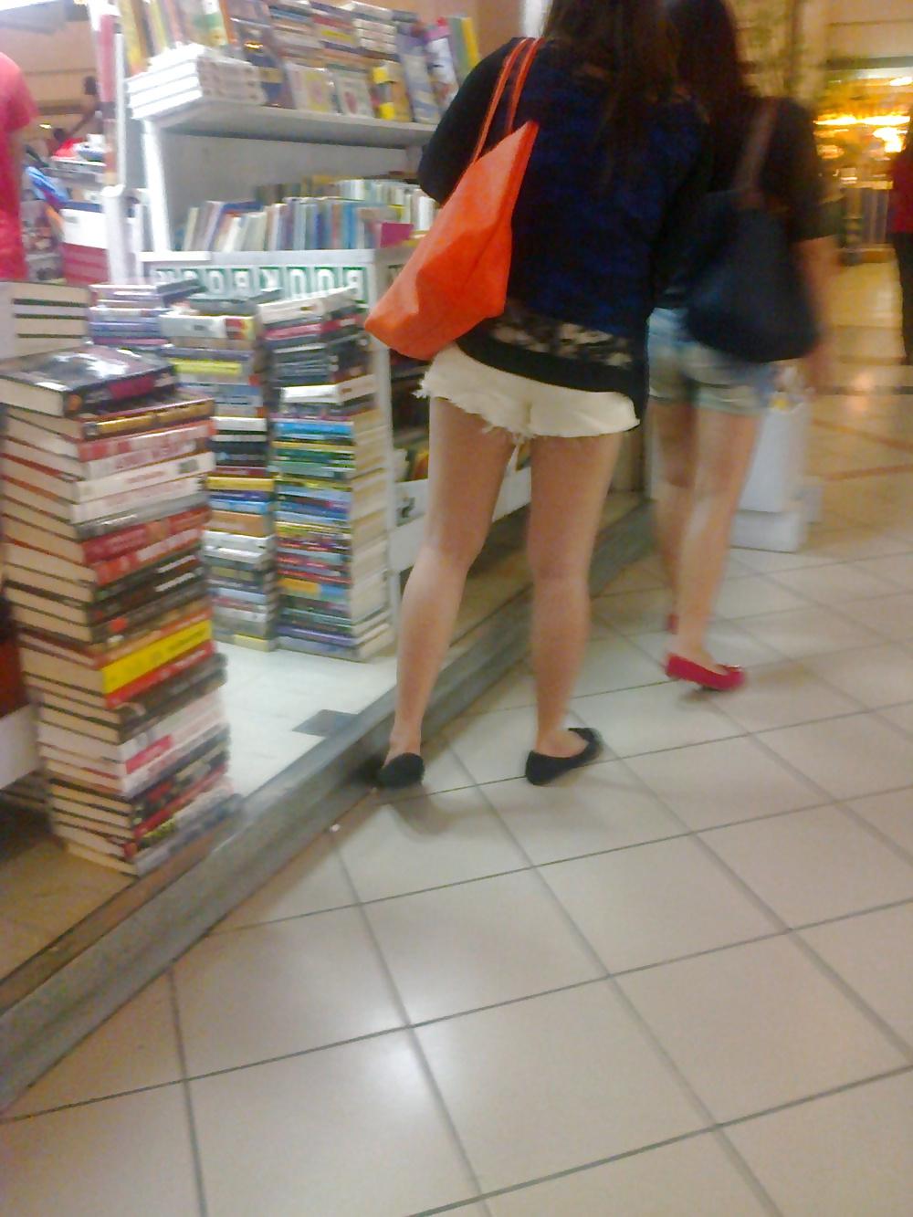 25P Pinay Legs Lickable