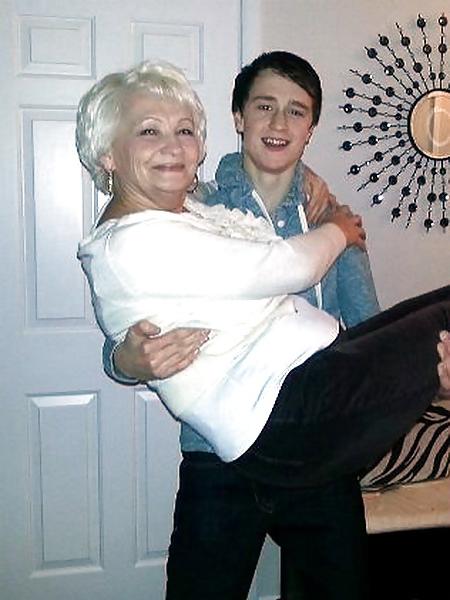 22P Russian mature moms and their boys!