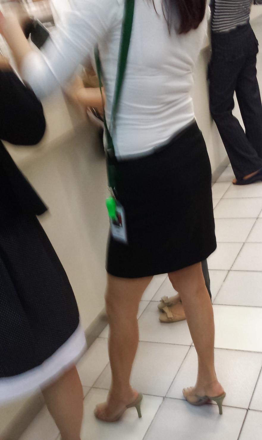 5P Pinay Executive In Transparent Heels Nice Legs & Feet