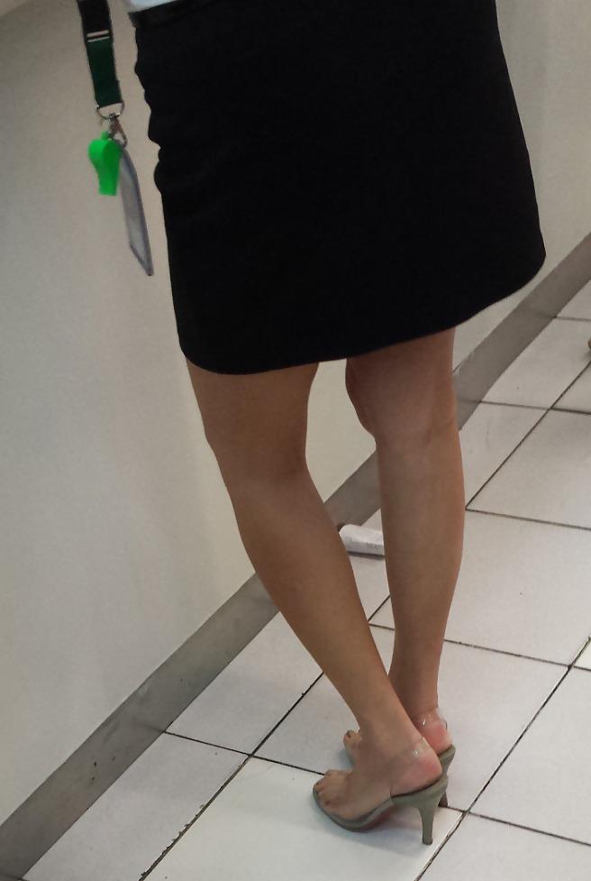 5P Pinay Executive In Transparent Heels Nice Legs & Feet