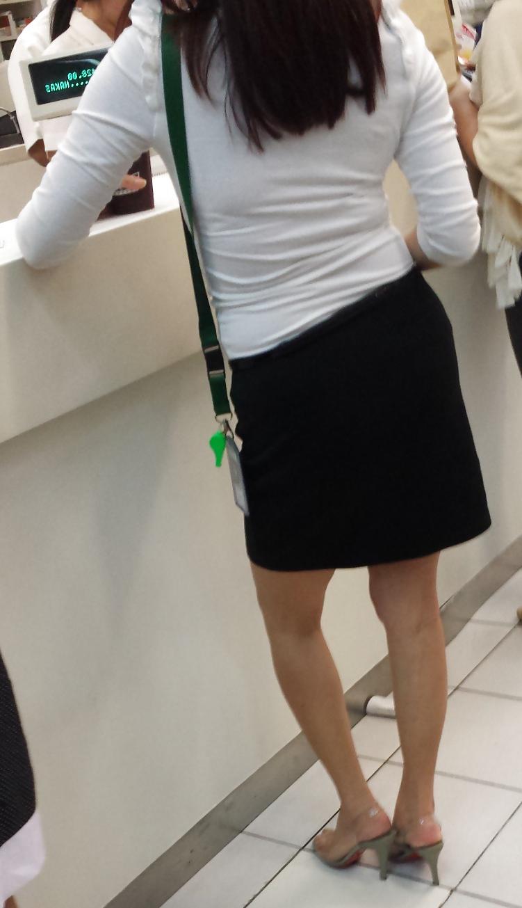 5P Pinay Executive In Transparent Heels Nice Legs & Feet