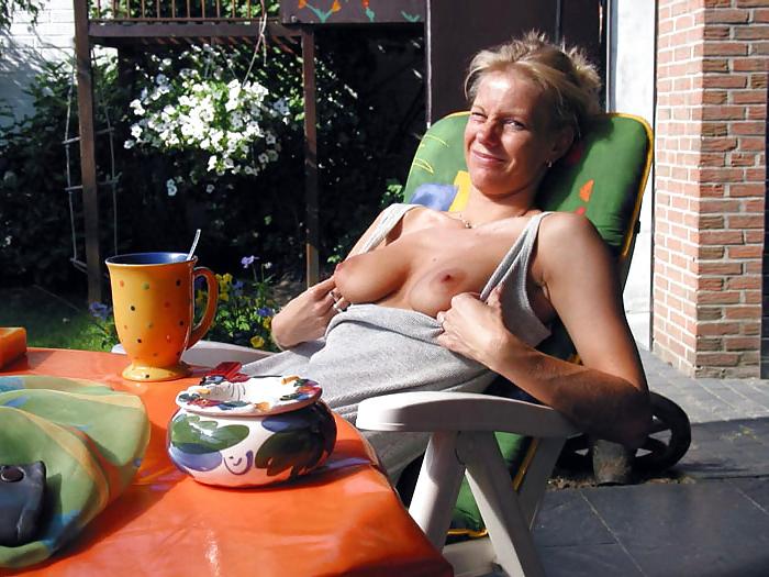 25P Real homemade milf & adult outdoor pictures
