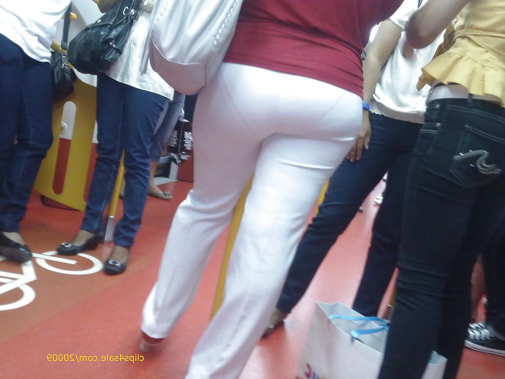 20P Candid booty collection