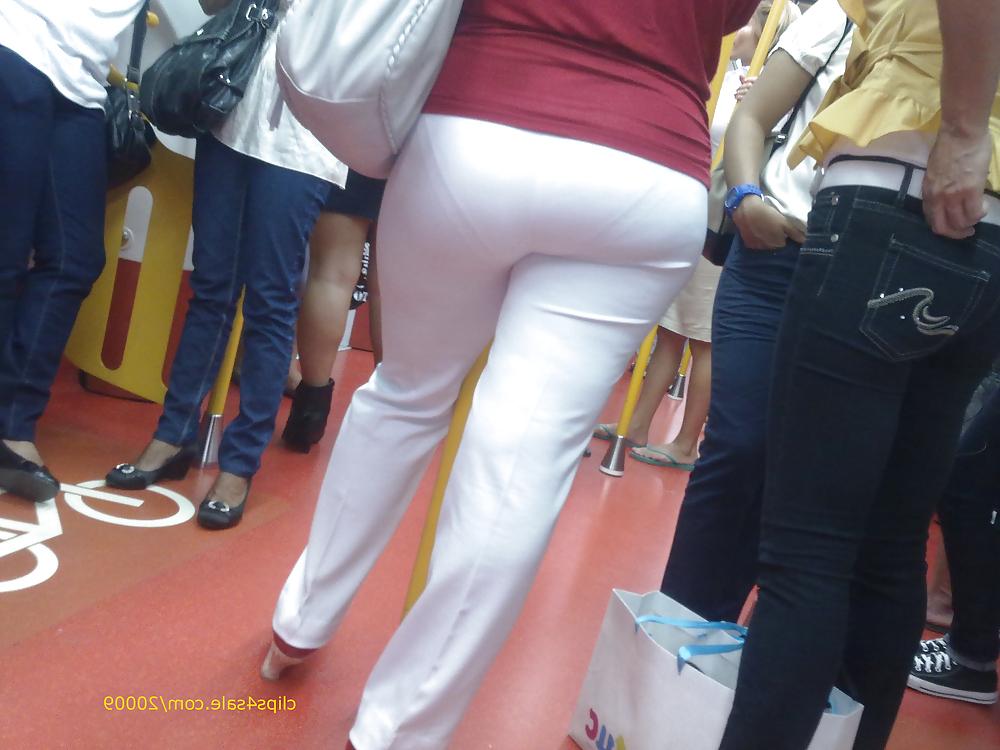 20P Candid booty collection