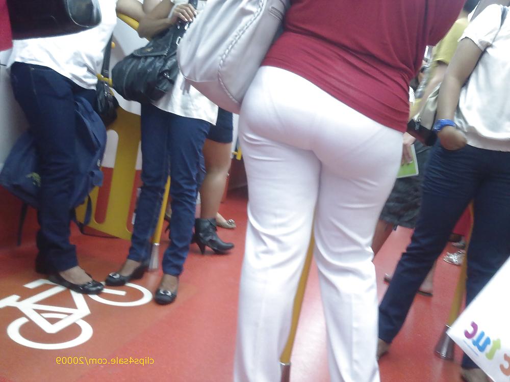 20P Candid booty collection