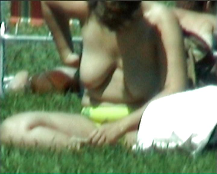 25P Beach tits spy