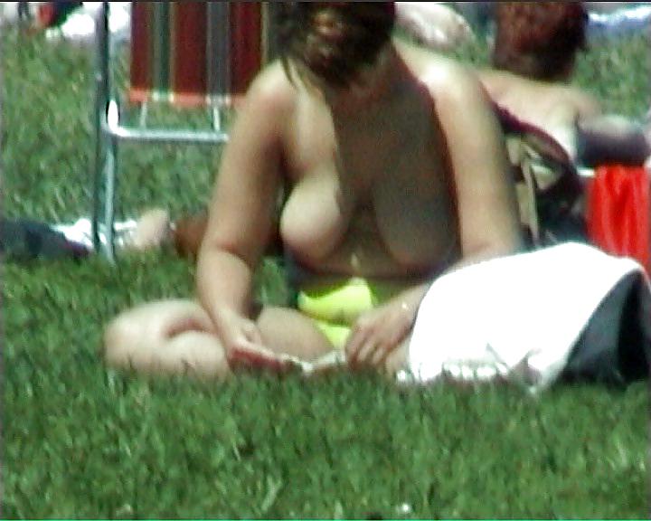 25P Beach tits spy