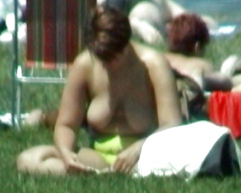 25P Beach tits spy