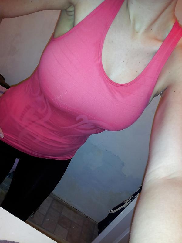9P Nicole teases us with her big boobs