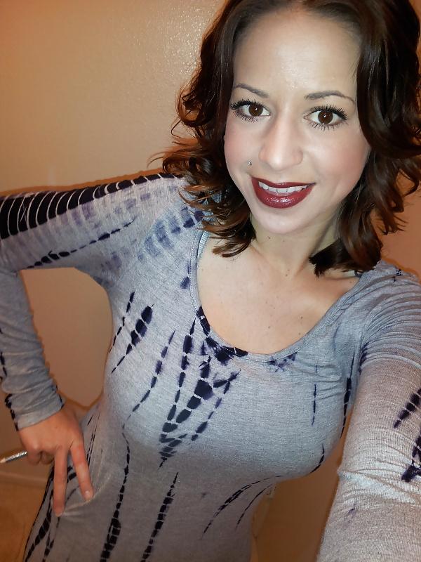 9P Nicole teases us with her big boobs