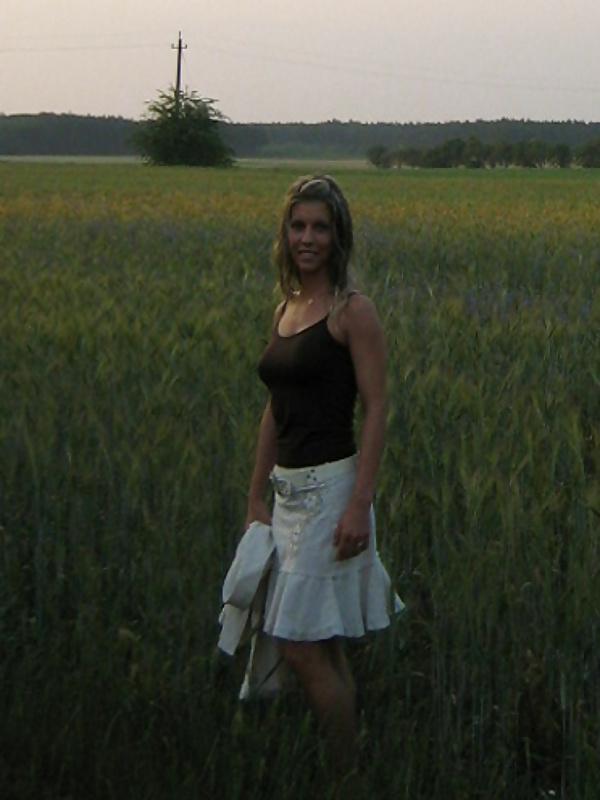 25P Blonde with Pierced Pussy