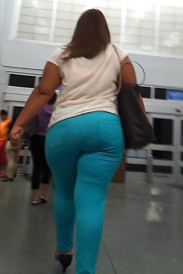 12P AMAZON booty Milf LATINA voyeur BIG Fat round ASS! VOYEUR