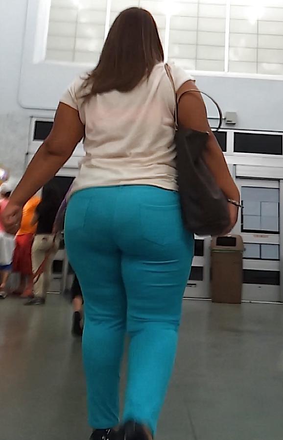12P AMAZON booty Milf LATINA voyeur BIG Fat round ASS! VOYEUR