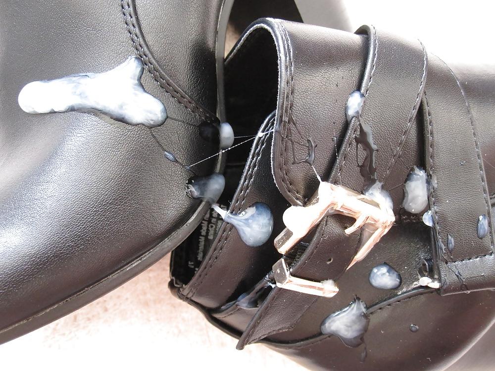 5P Black leather heeled boots cummed