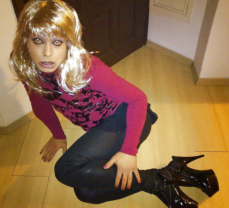 17P Sissy Karolina Back For Master