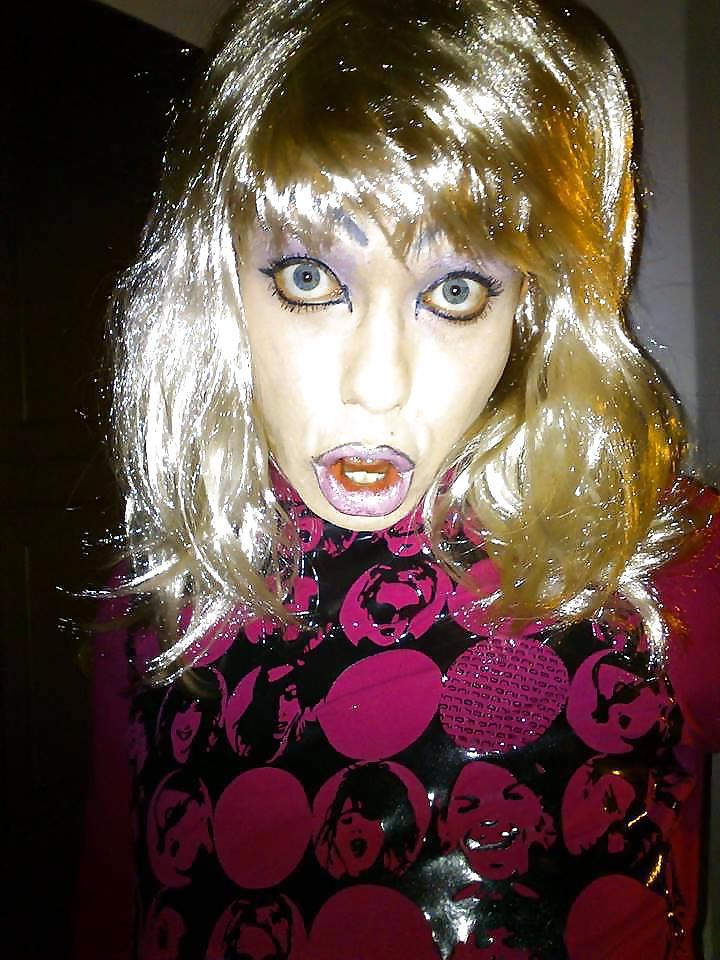 17P Sissy Karolina Back For Master