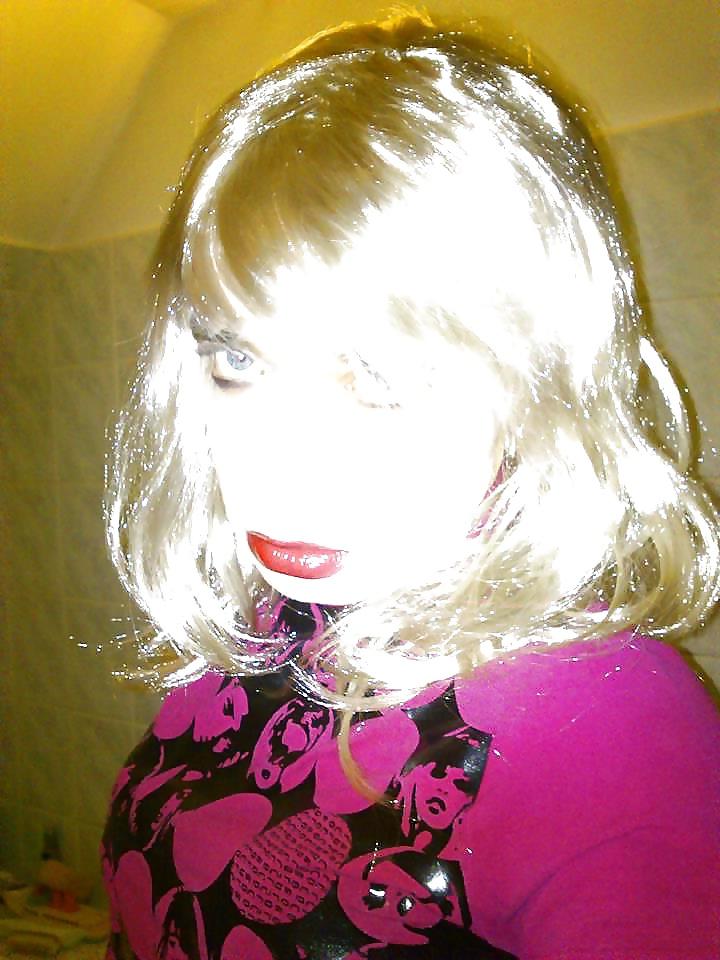 17P Sissy Karolina Back For Master