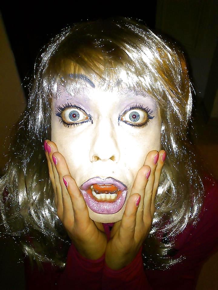 17P Sissy Karolina Back For Master