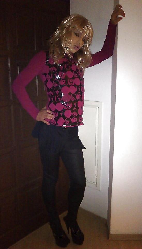 17P Sissy Karolina Back For Master