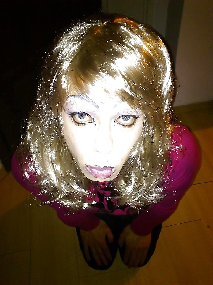17P Sissy Karolina Back For Master