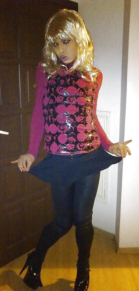 17P Sissy Karolina Back For Master