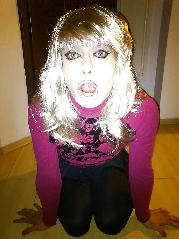 17P Sissy Karolina Back For Master