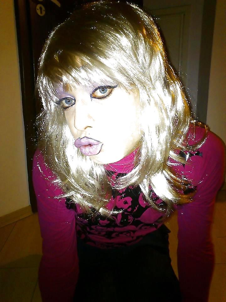 17P Sissy Karolina Back For Master