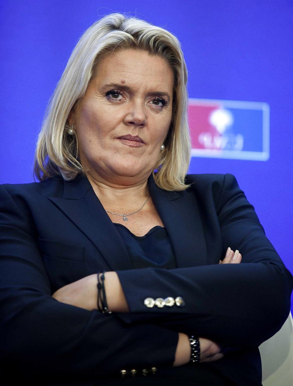25P Love jerking off to conservative French women