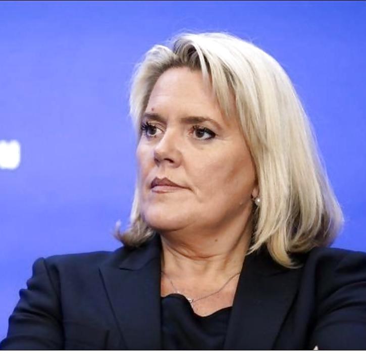 25P Love jerking off to conservative French women